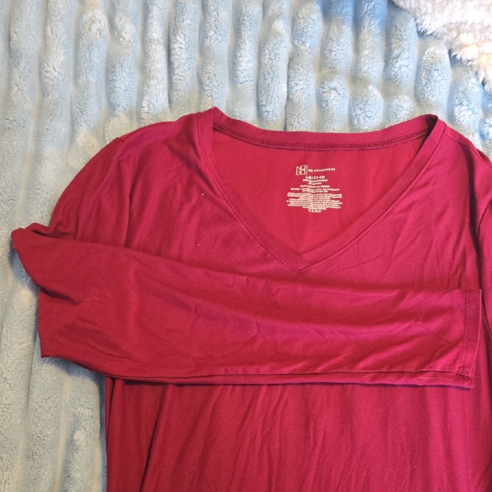 No Boundaries Women's Long Sleeve V-Neck Top - Rich Red